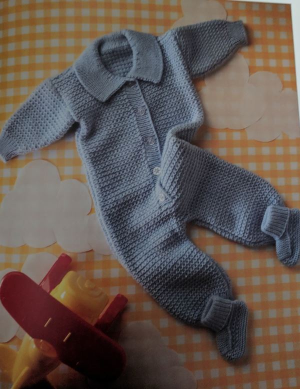 Knitting pattern for baby jumpsuit and booties